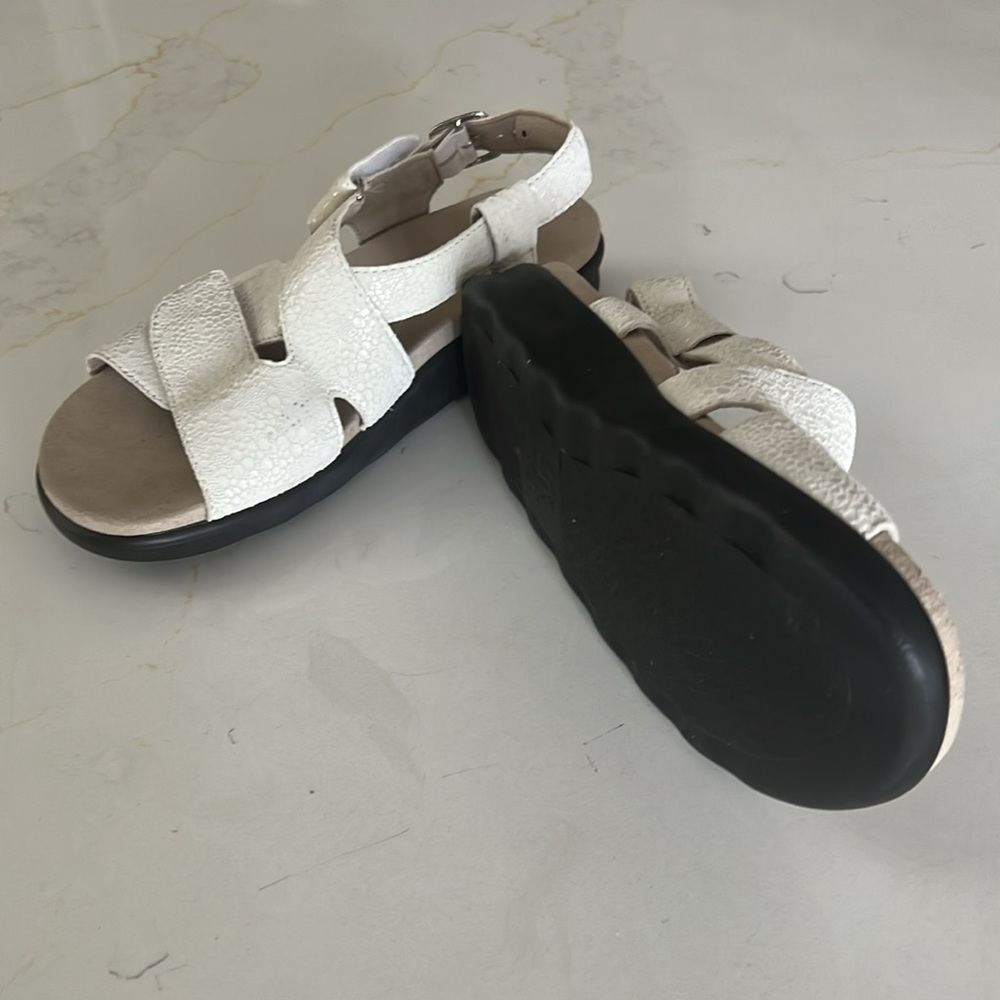 SAS women sandals color: white                       Size: 6.5 M - Picture 5 of 12